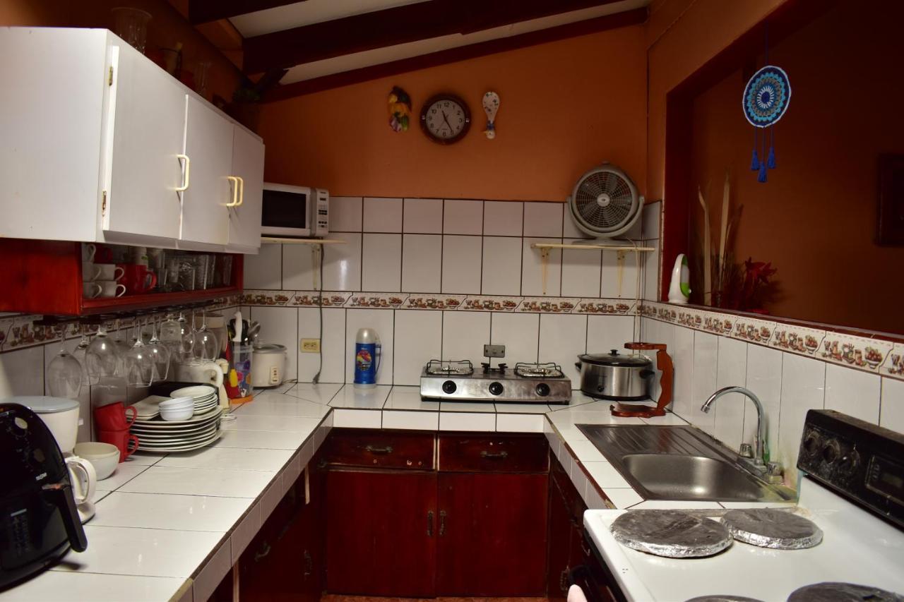 Casa Quepos Hotell Eksteriør bilde