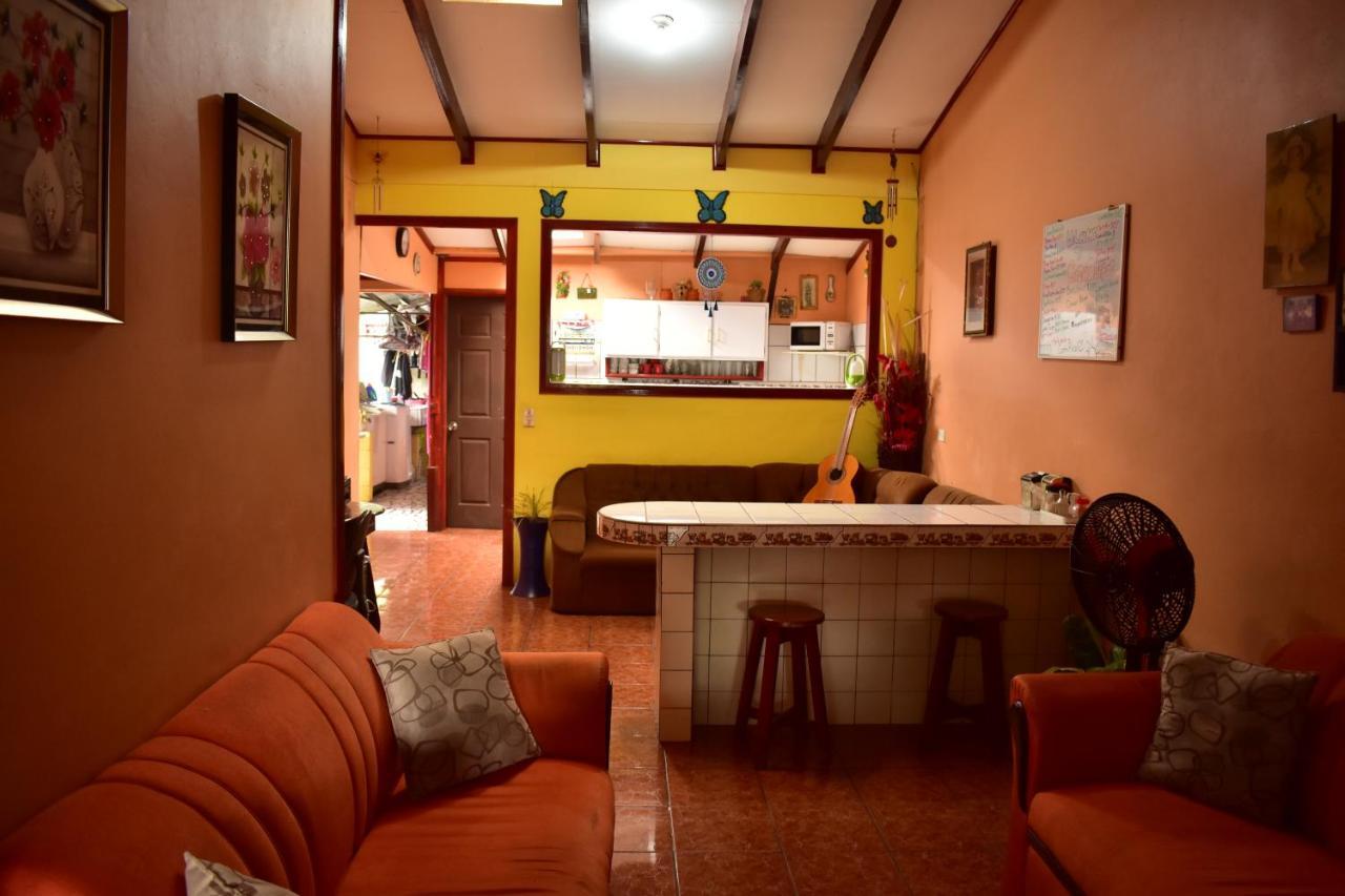 Casa Quepos Hotell Eksteriør bilde