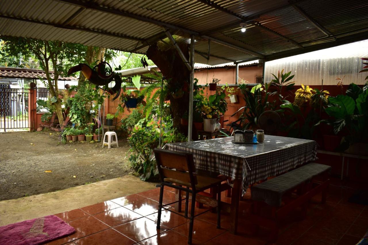Casa Quepos Hotell Eksteriør bilde