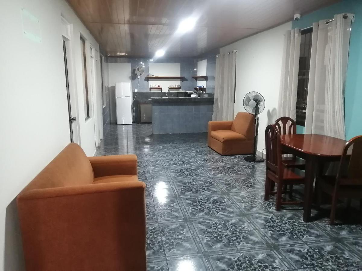 Casa Quepos Hotell Eksteriør bilde