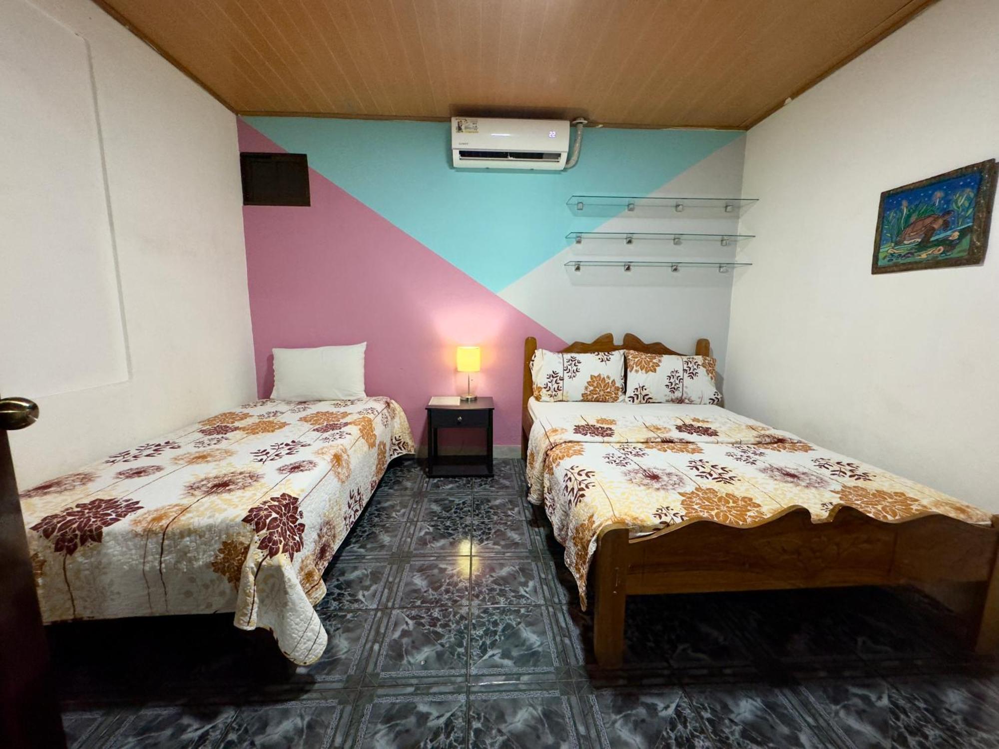 Casa Quepos Hotell Eksteriør bilde
