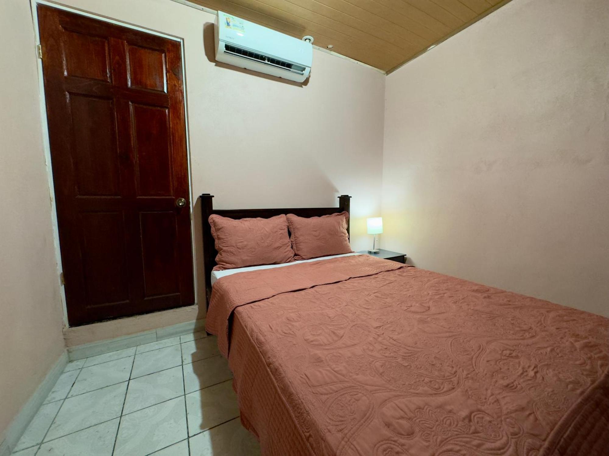 Casa Quepos Hotell Eksteriør bilde