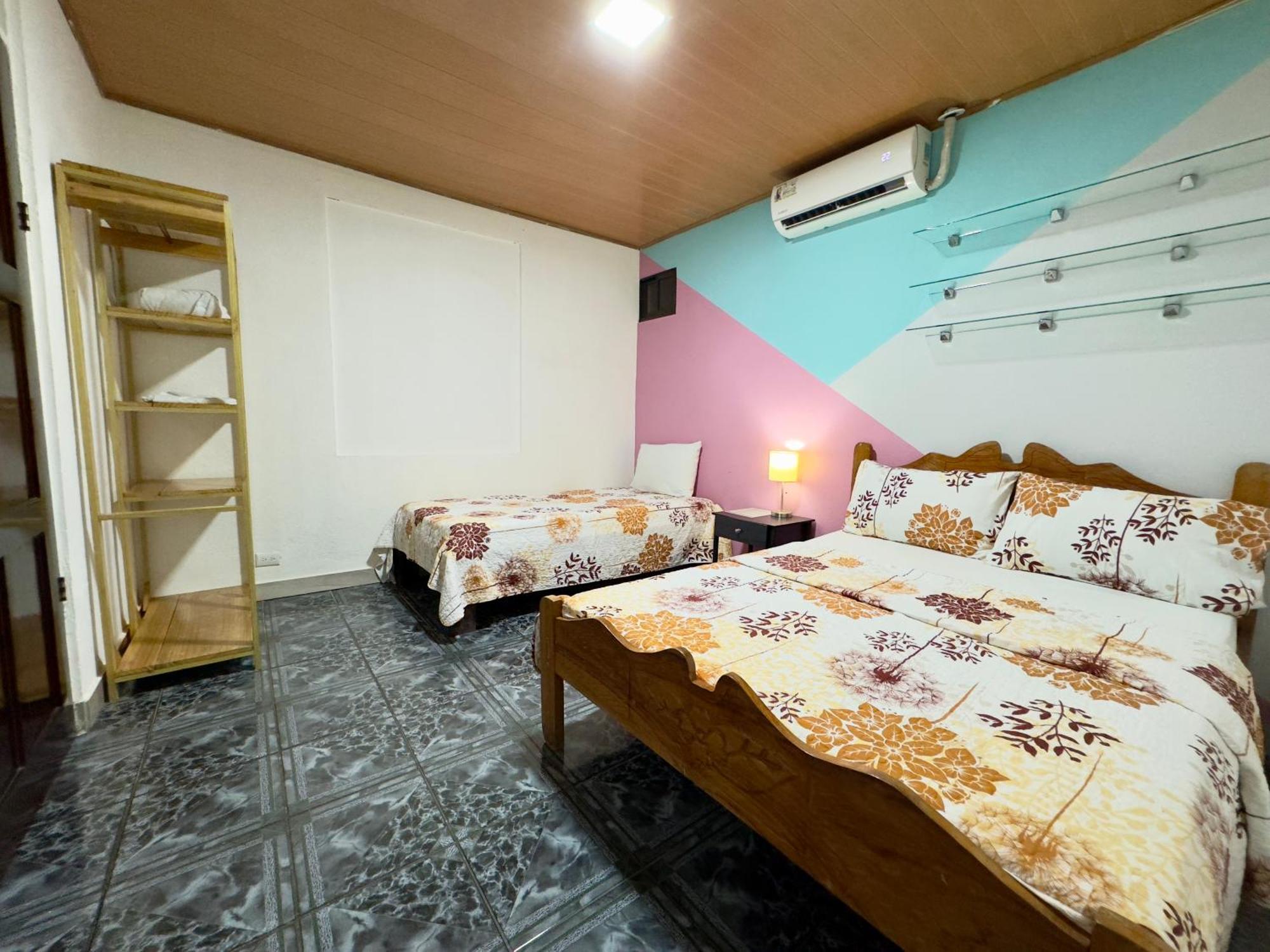 Casa Quepos Hotell Eksteriør bilde