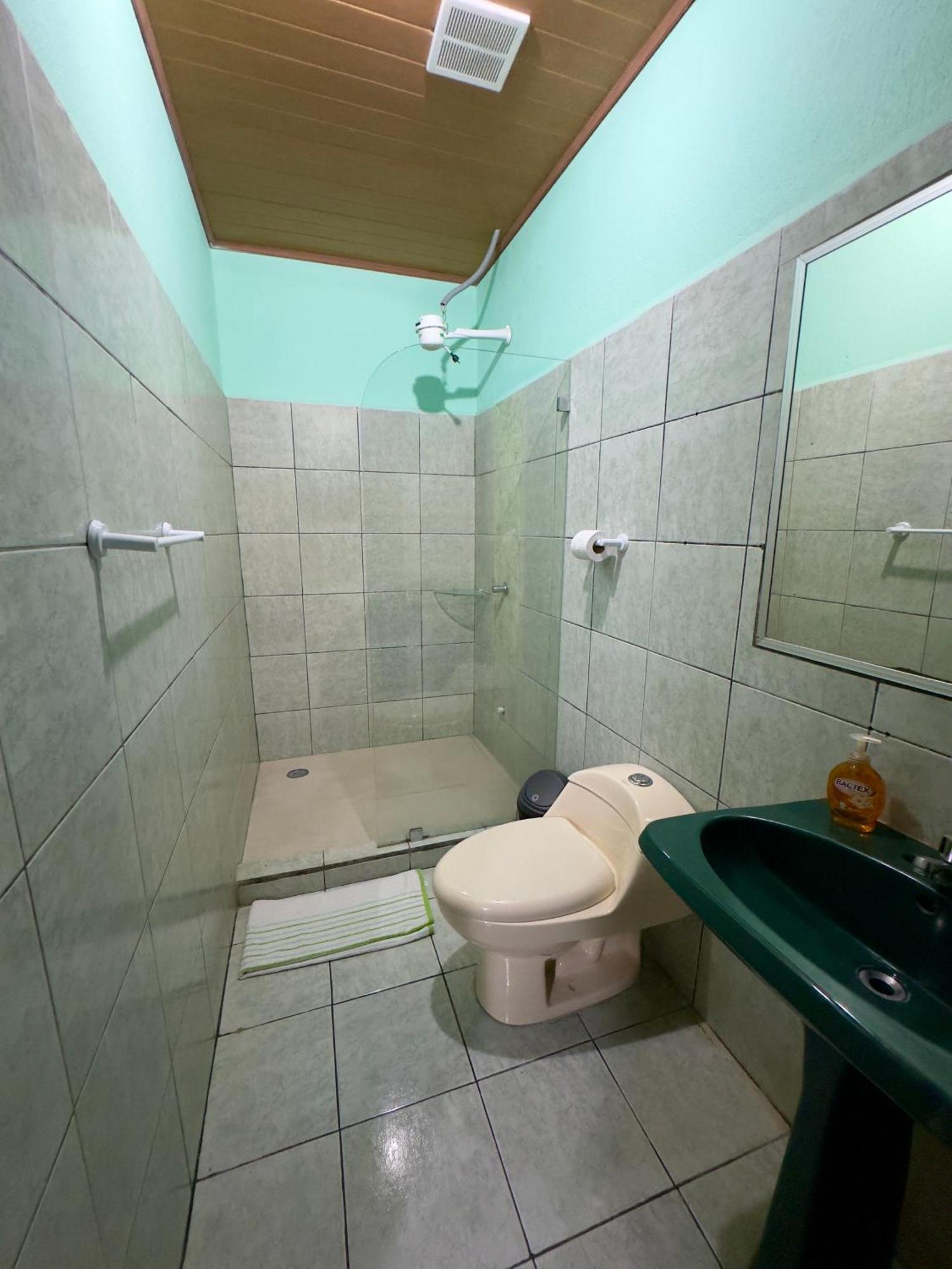 Casa Quepos Hotell Eksteriør bilde