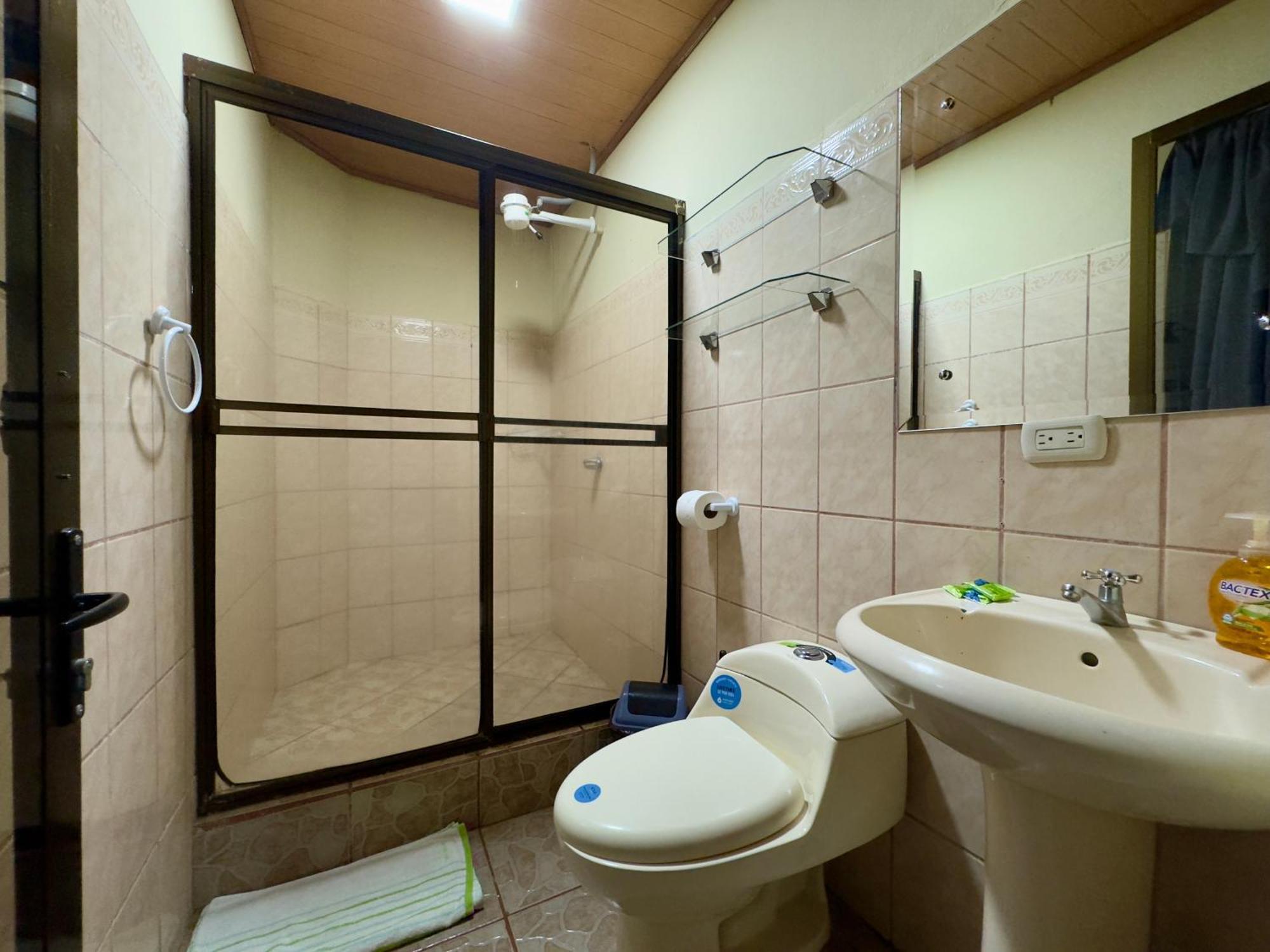 Casa Quepos Hotell Eksteriør bilde