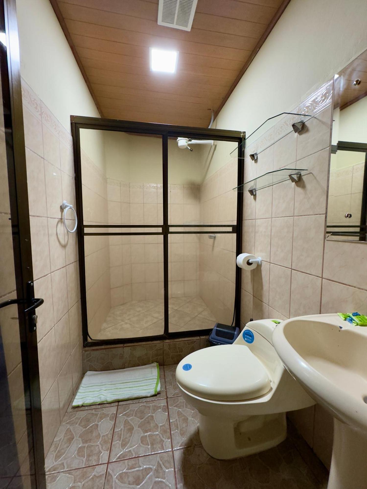Casa Quepos Hotell Eksteriør bilde